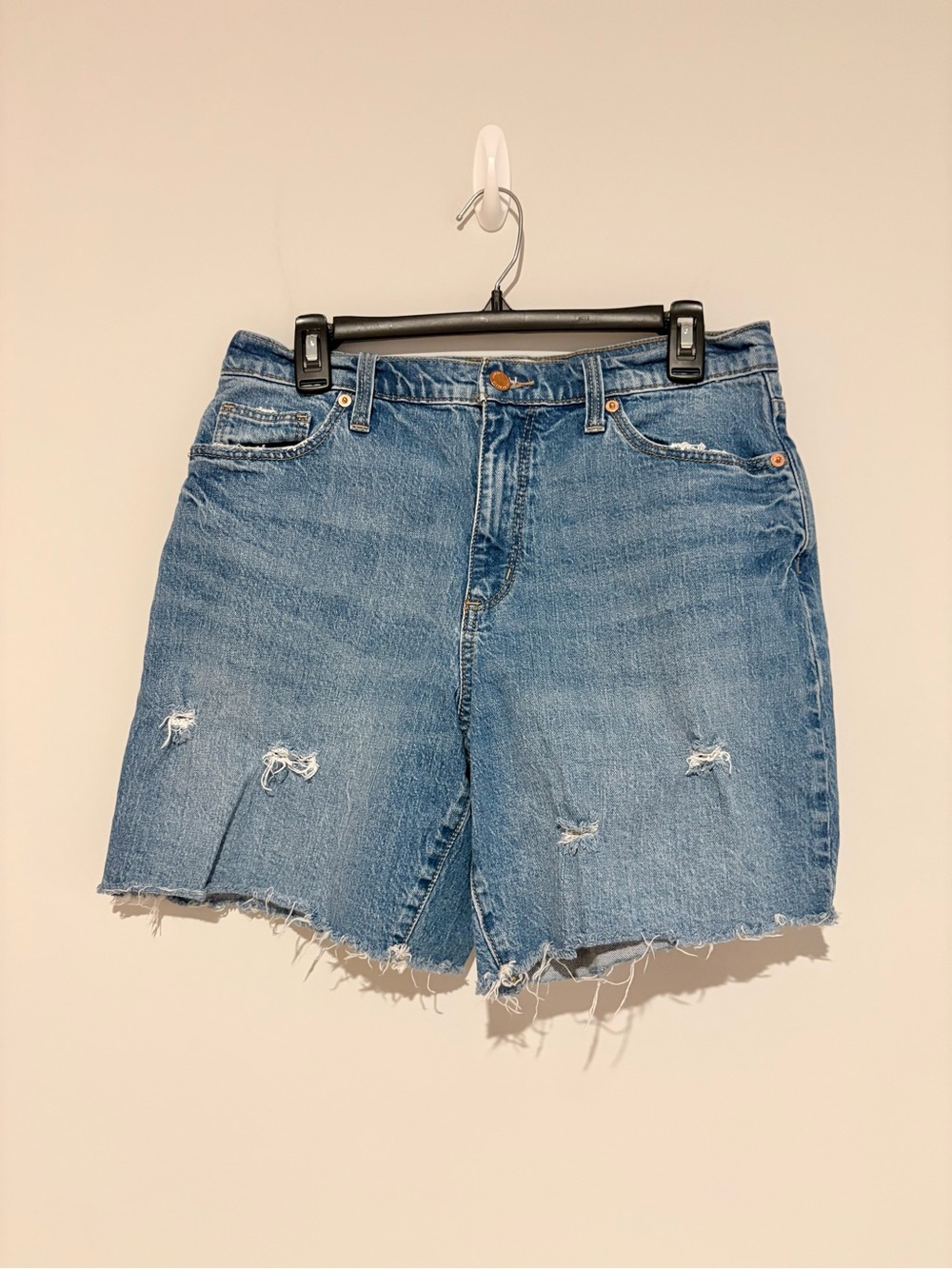 Universal Thread Vintage Bermuda distressed denim shorts light wash size 10/30R
